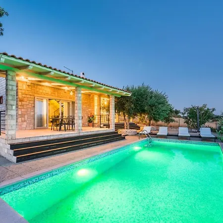 Villas Tavra *