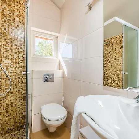 Villas Tavra *